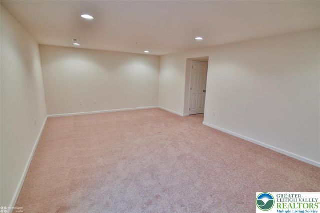 1402 Caspian Street, South Whitehall Twp, PA 18104