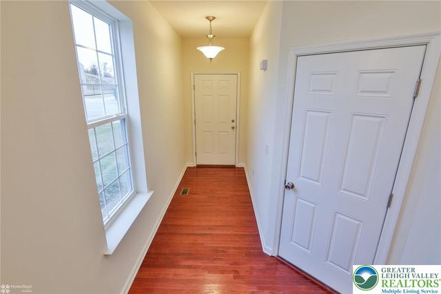 1402 Caspian Street, South Whitehall Twp, PA 18104