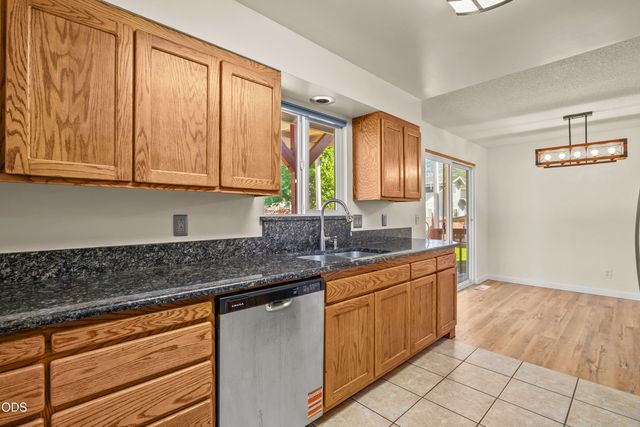 776 NW Carol Drive, Grants Pass, OR 97526