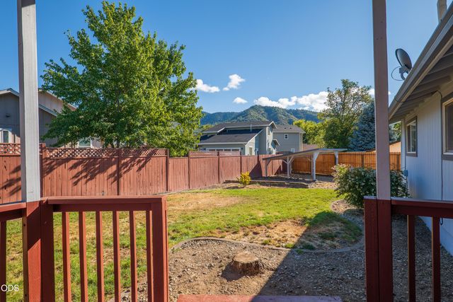 776 NW Carol Drive, Grants Pass, OR 97526