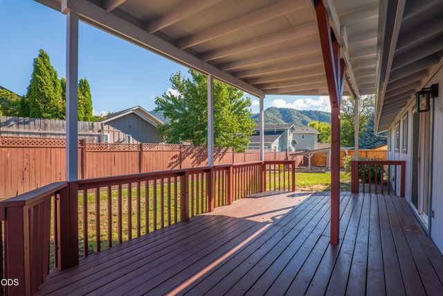 776 NW Carol Drive, Grants Pass, OR 97526