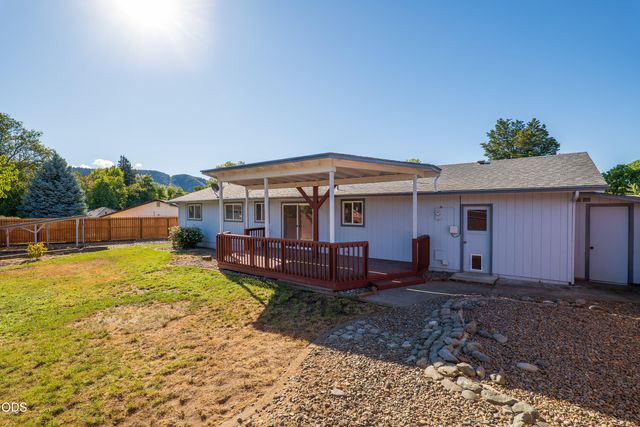 776 NW Carol Drive, Grants Pass, OR 97526
