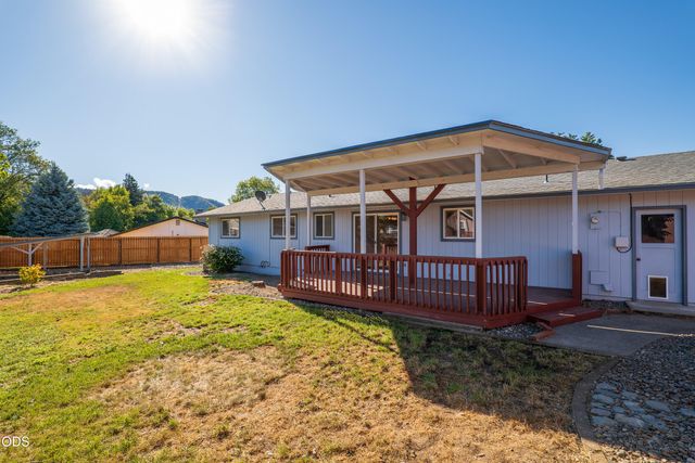 776 NW Carol Drive, Grants Pass, OR 97526