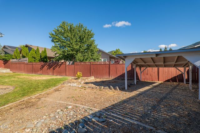 776 NW Carol Drive, Grants Pass, OR 97526