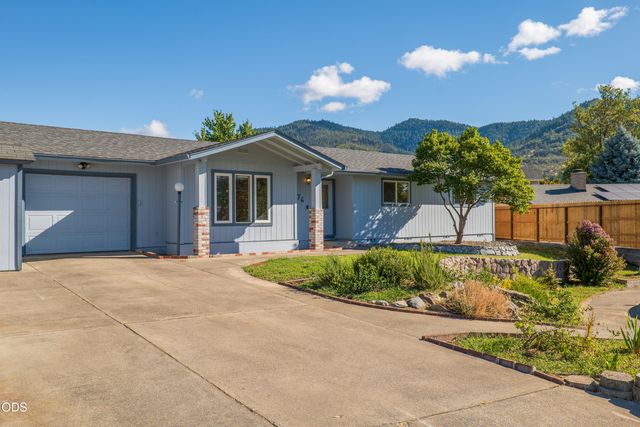 776 NW Carol Drive, Grants Pass, OR 97526