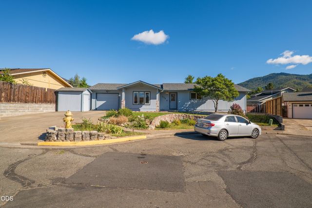 776 NW Carol Drive, Grants Pass, OR 97526