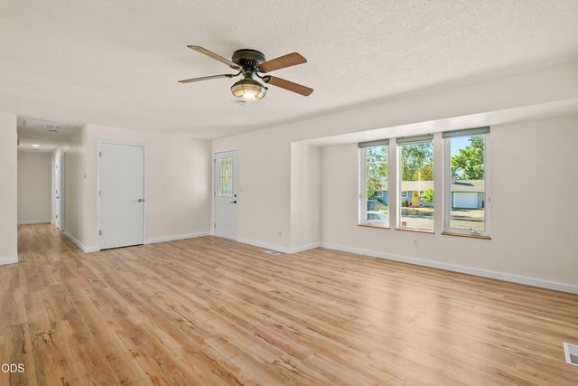 776 NW Carol Drive, Grants Pass, OR 97526