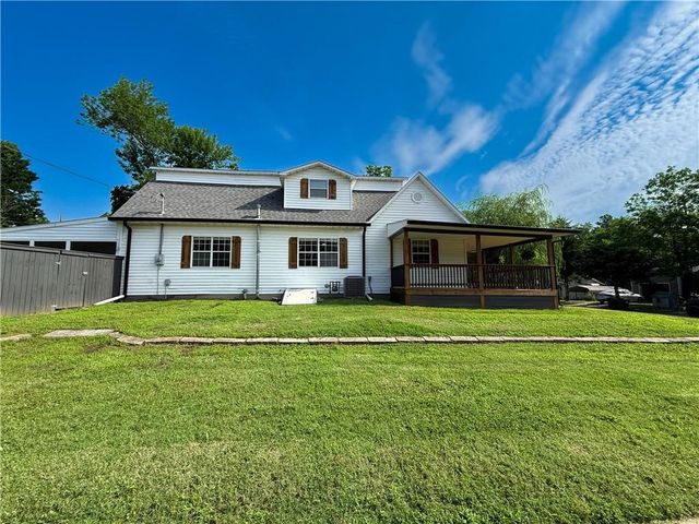 526 S west Street, Nevada, MO 64772