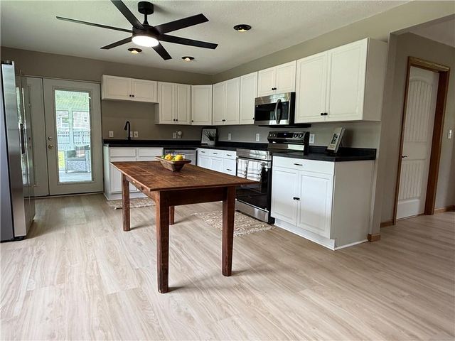 526 S west Street, Nevada, MO 64772