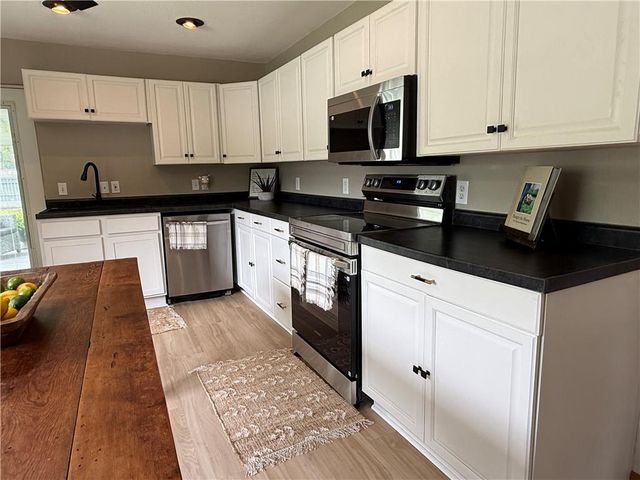 526 S west Street, Nevada, MO 64772