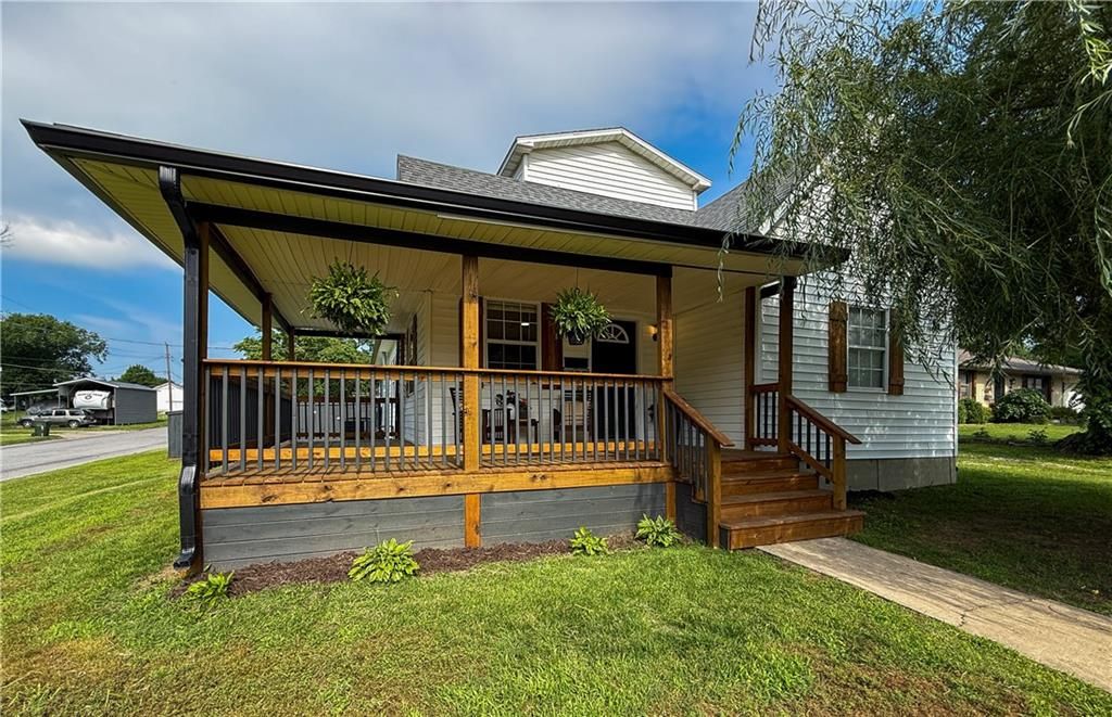 526 S west Street, Nevada, MO 64772