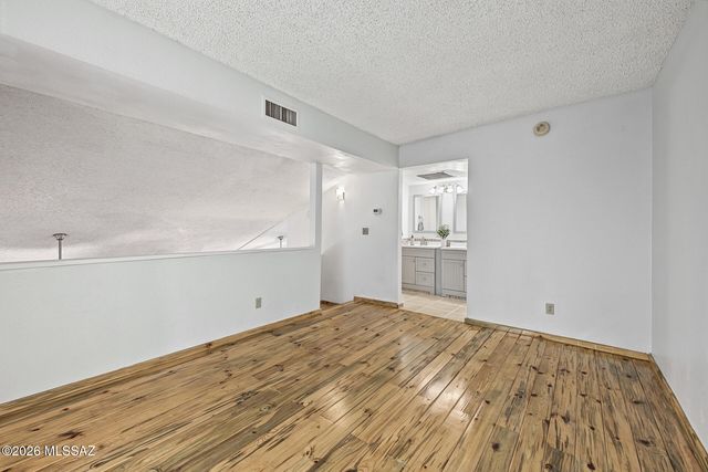 1127 W Roger Road, Tucson, AZ 85705