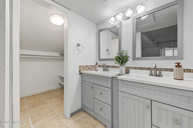 1127 W Roger Road, Tucson, AZ 85705