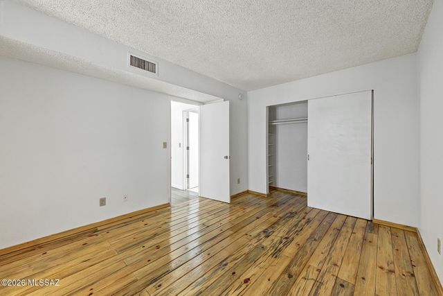 1127 W Roger Road, Tucson, AZ 85705
