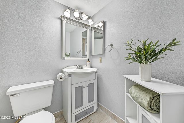 1127 W Roger Road, Tucson, AZ 85705