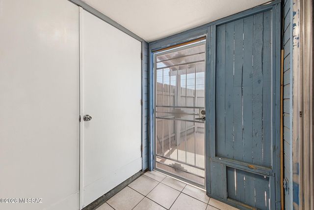 1127 W Roger Road, Tucson, AZ 85705