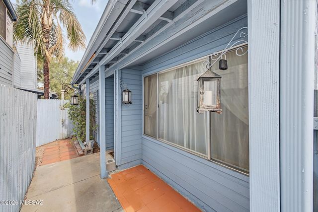 1127 W Roger Road, Tucson, AZ 85705