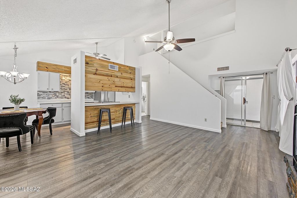 1127 W Roger Road, Tucson, AZ 85705