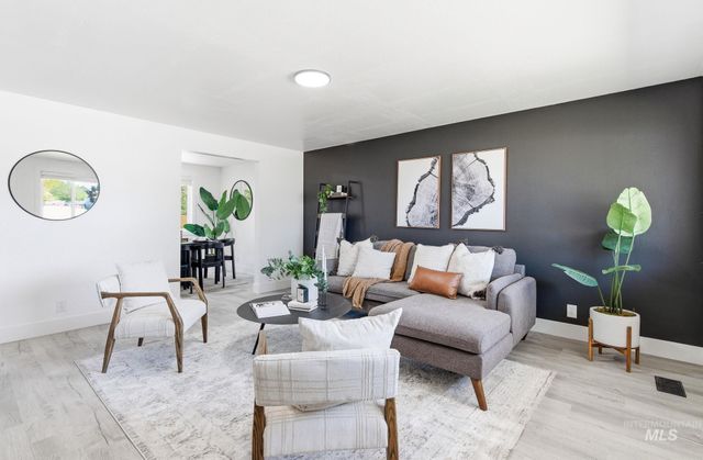 803 Smith Ave, Nampa, ID 83651