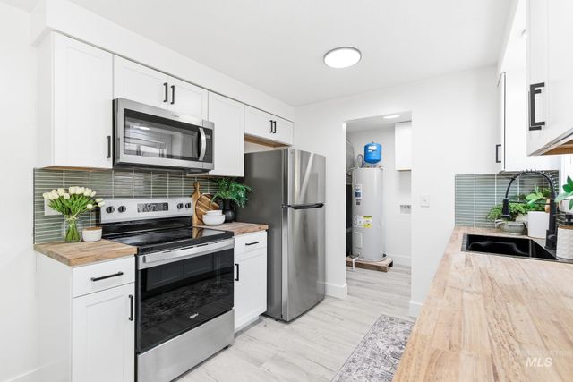 803 Smith Ave, Nampa, ID 83651