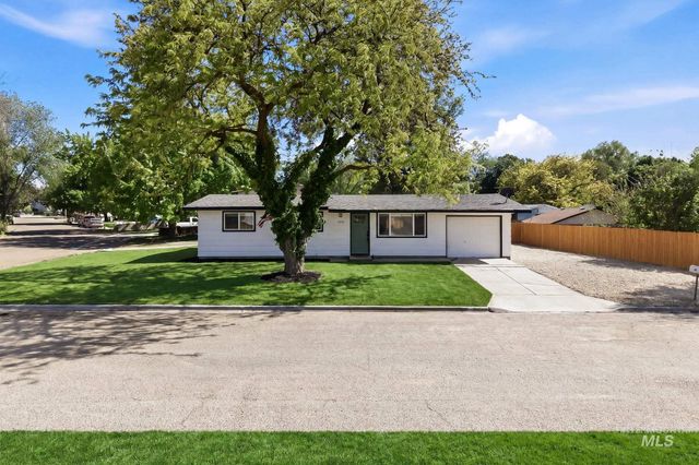 803 Smith Ave, Nampa, ID 83651