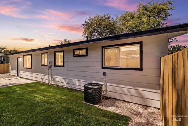 803 Smith Ave, Nampa, ID 83651