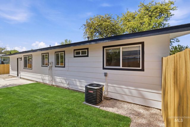 803 Smith Ave, Nampa, ID 83651