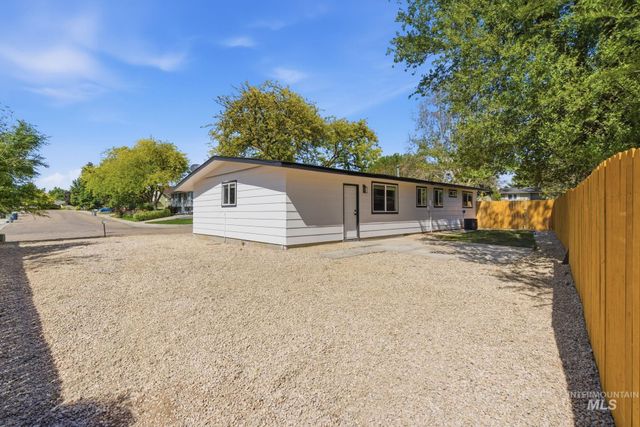 803 Smith Ave, Nampa, ID 83651