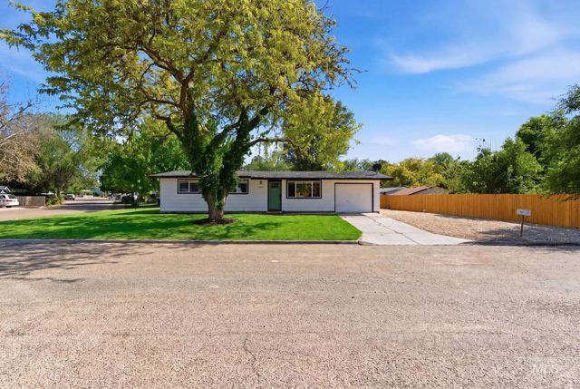 803 Smith Ave, Nampa, ID 83651