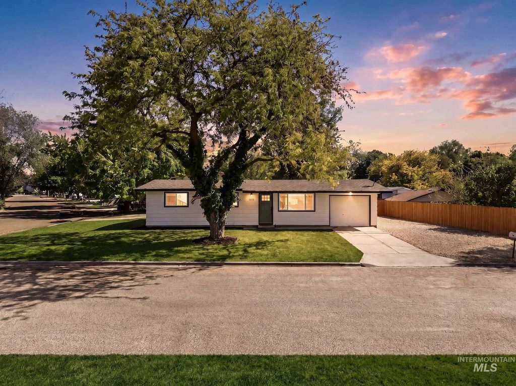 803 Smith Ave, Nampa, ID 83651