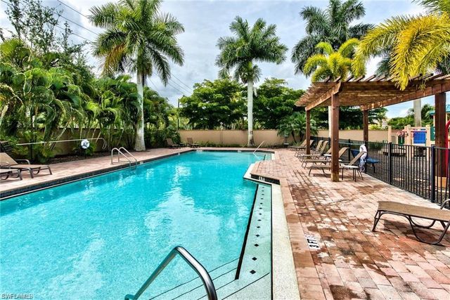 1614 Serrano CIR, Naples, FL 34105