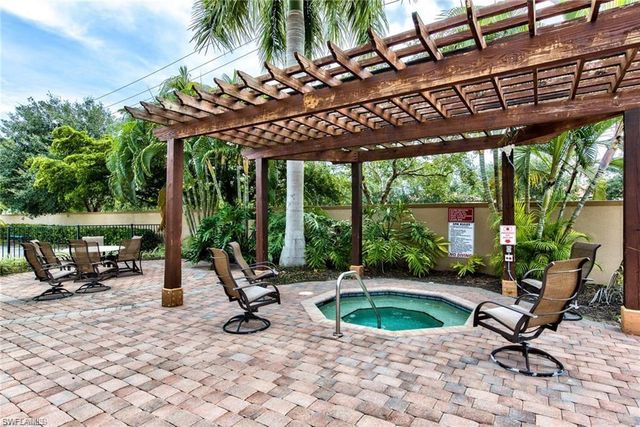 1614 Serrano CIR, Naples, FL 34105