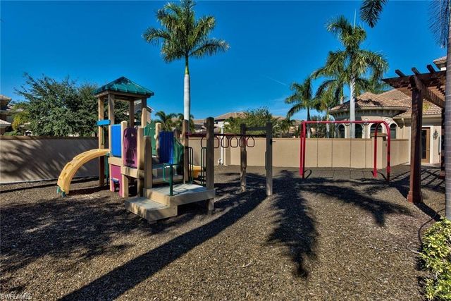 1614 Serrano CIR, Naples, FL 34105