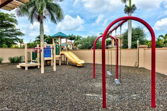 1614 Serrano CIR, Naples, FL 34105