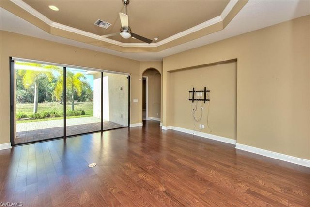 1614 Serrano CIR, Naples, FL 34105