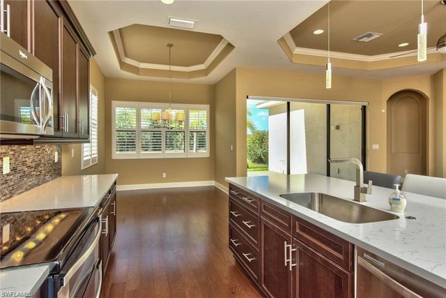 1614 Serrano CIR, Naples, FL 34105