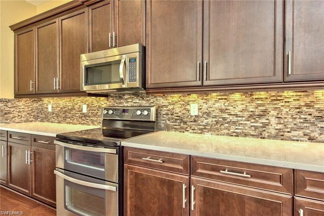 1614 Serrano CIR, Naples, FL 34105