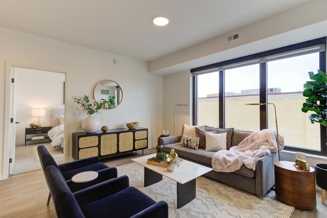 270 Hennepin Avenue 517, Minneapolis, MN 55401