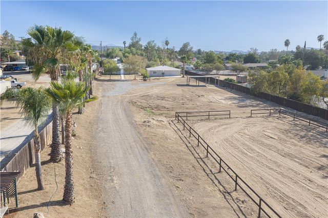 723 Amigos Road, Ramona, CA 92065