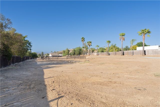 723 Amigos Road, Ramona, CA 92065