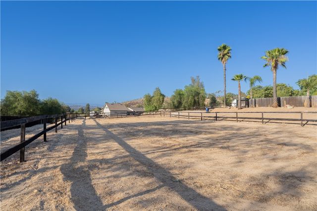 723 Amigos Road, Ramona, CA 92065