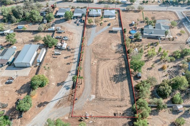 723 Amigos Road, Ramona, CA 92065