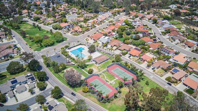2033 Shadytree Lane, Encinitas, CA 92024