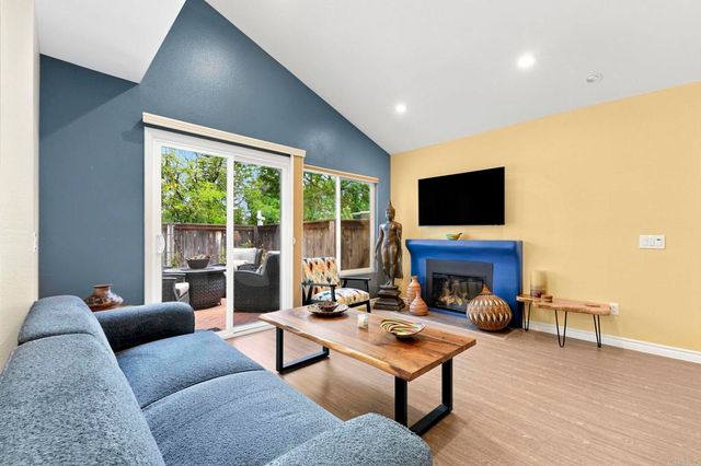 2033 Shadytree Lane, Encinitas, CA 92024