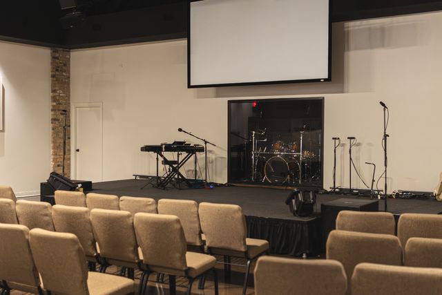 1326 N Hamlin Avenue, Chicago, IL 60651