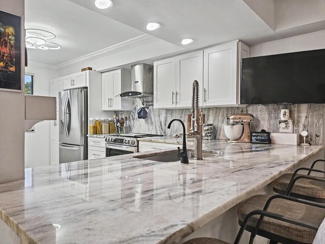 2811 Village Boulevard 302, West Palm Beach, FL 33409