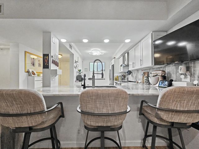 2811 Village Boulevard 302, West Palm Beach, FL 33409