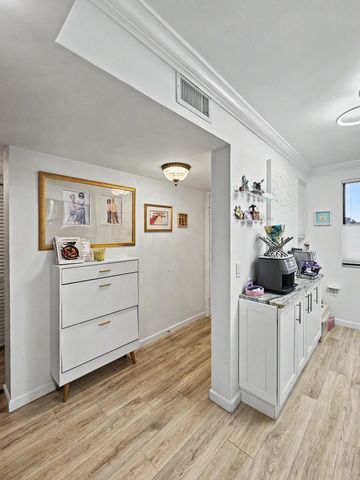 2811 Village Boulevard 302, West Palm Beach, FL 33409