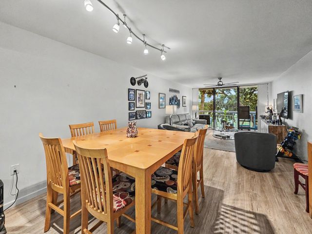 2811 Village Boulevard 302, West Palm Beach, FL 33409