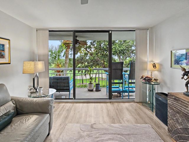 2811 Village Boulevard 302, West Palm Beach, FL 33409